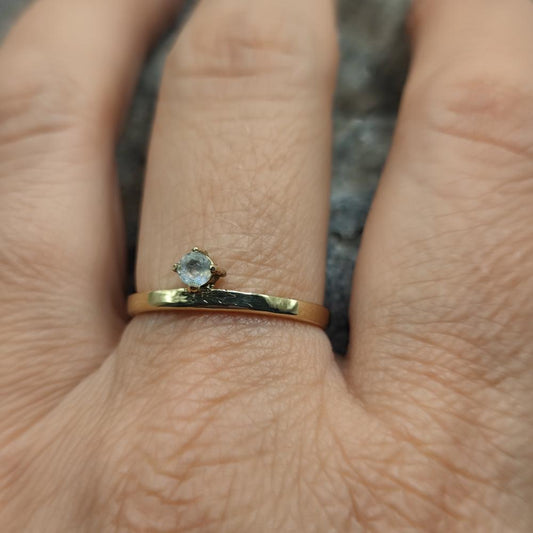 Anello in ottone con pietra di luna - GARUDA