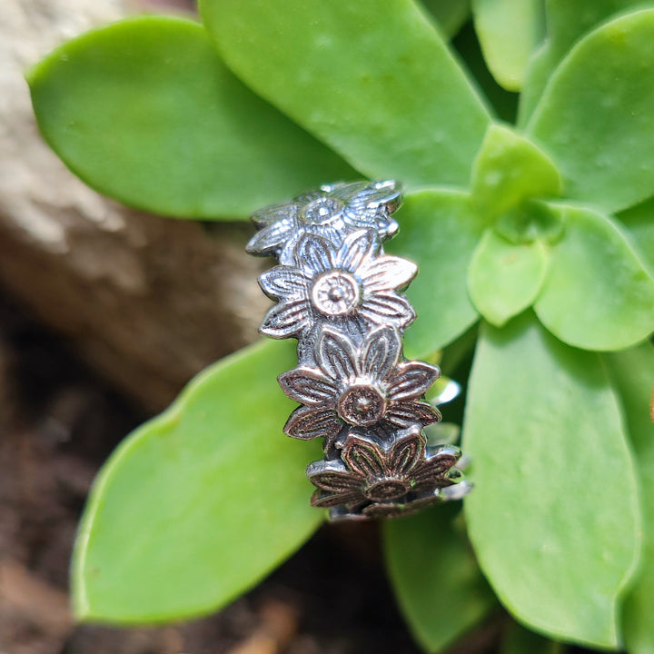 Anello in argento antico con fiori - KHAMARIA