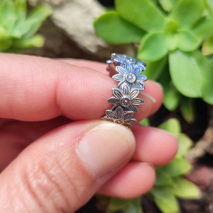 Anello in argento antico con fiori - KHAMARIA