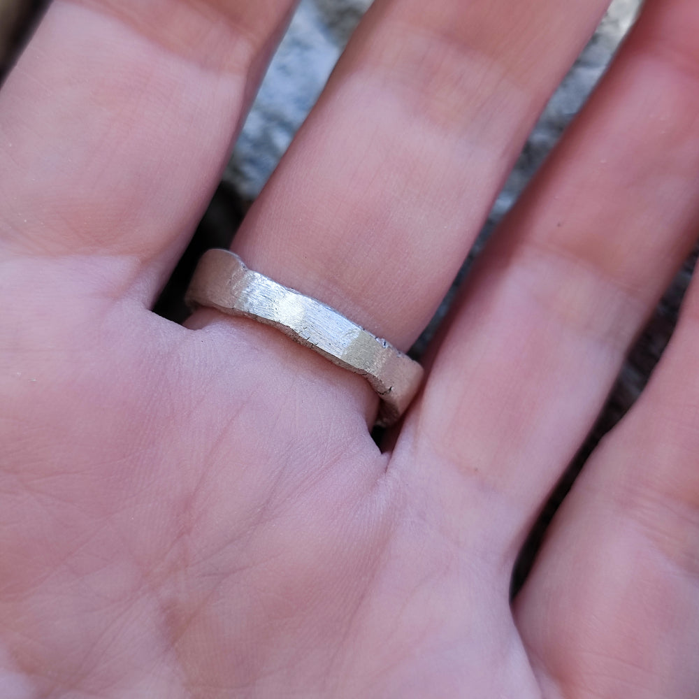 Anello artigianale con pietra in argento 925 - KULTA