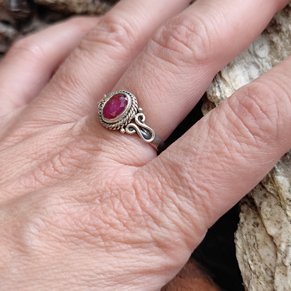 Anello etnico con pietra in argento 925 - NAGAT