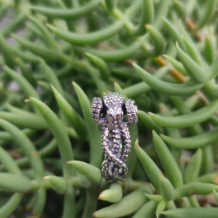 Anello artigianale con polpo in argento 925 - OKTOPASA