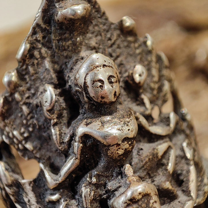 Anello in argento antico con NARAYANA e GARUDA