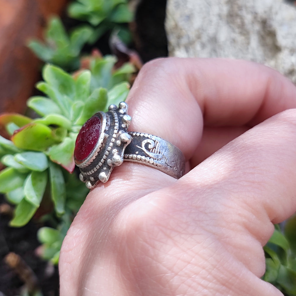 Anello in argento antico e vetro - NUAGAN