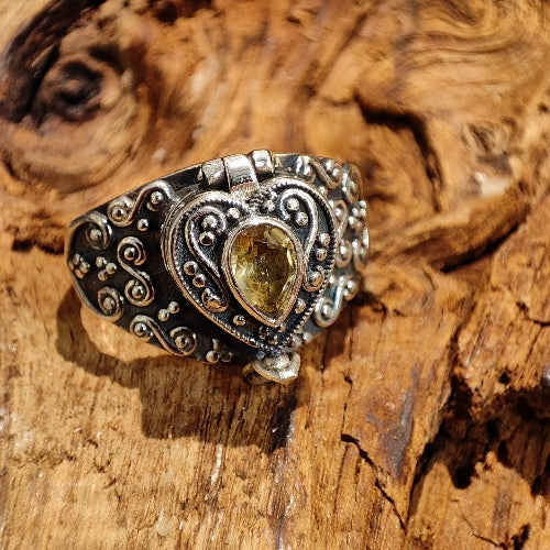 Poison ring with stone in 925 silver - OMALDUR
