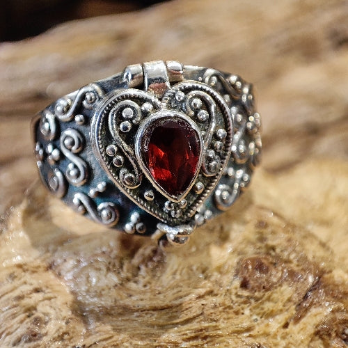 Poison ring with stone in 925 silver - OMALDUR