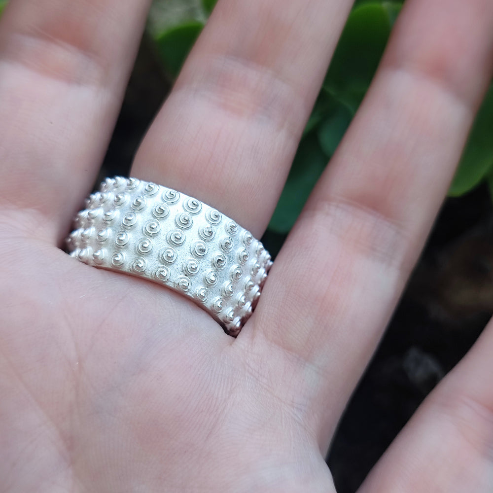 Anello a fascia alta satinata in argento 925 - SIMBAMAEL