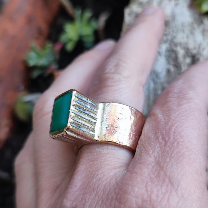 Anello artigianale in bronzo con pietra - DEORI