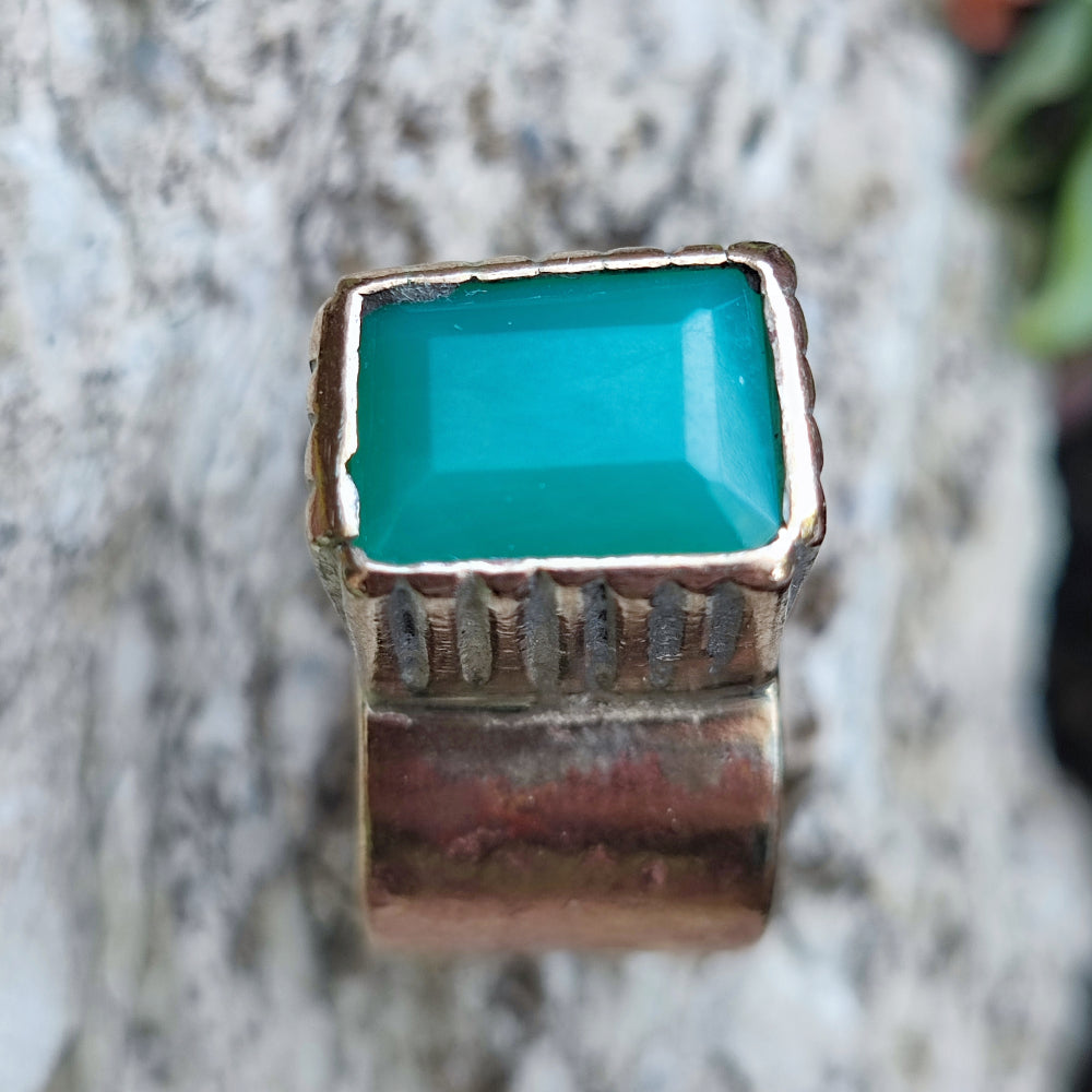Anello artigianale in bronzo con pietra - DEORI