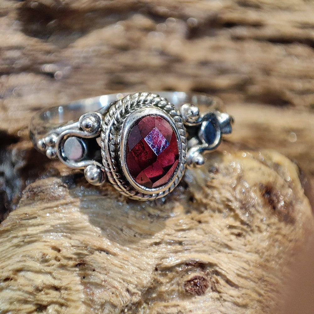 Anello con granato e filigrana in argento 925 - ARINA