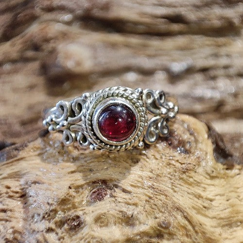 Anello con granato e filigrana in argento 925 - SANA