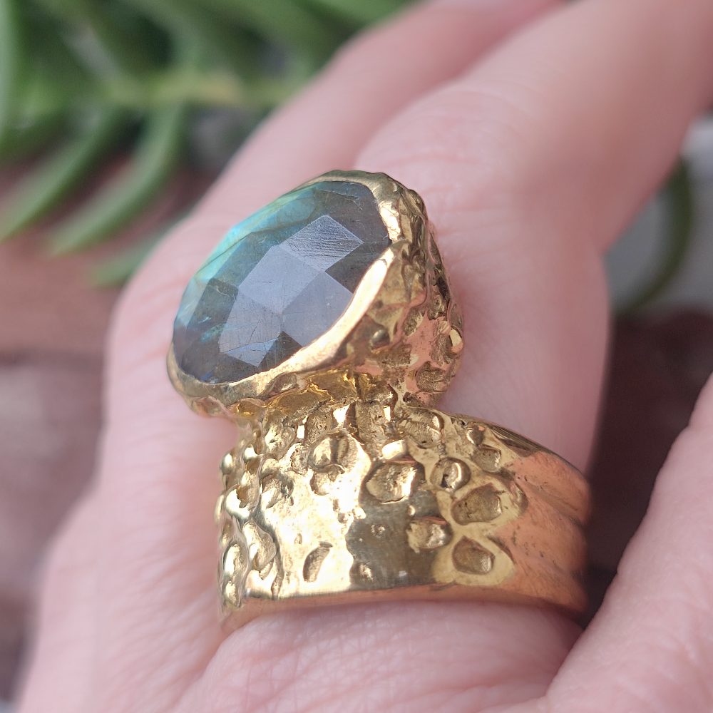 ANELLO artigianale con pietra in ottone - APARISHKRIT
