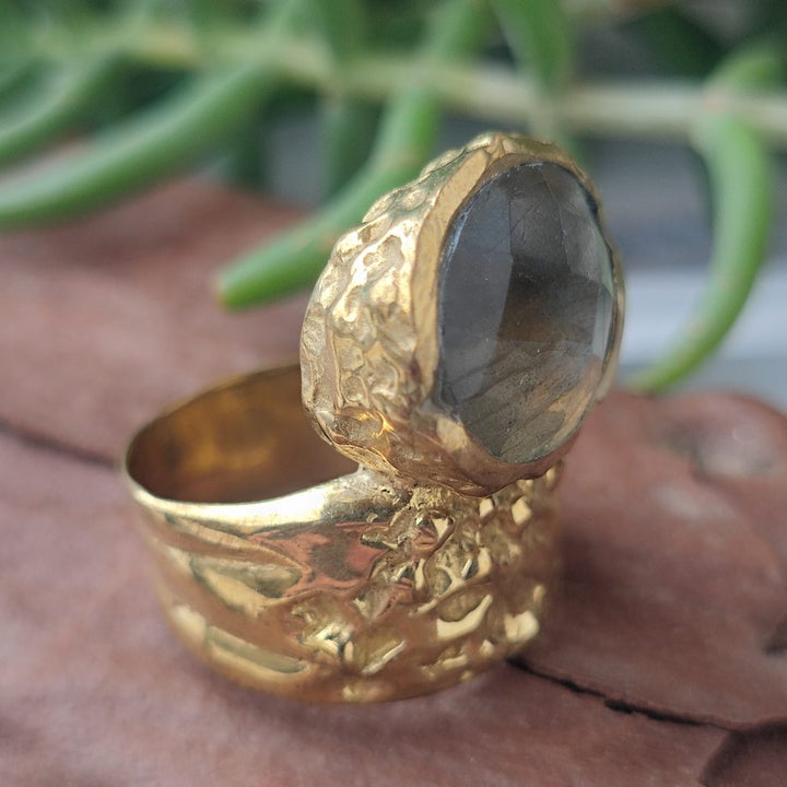 ANELLO artigianale con pietra in ottone - APARISHKRIT