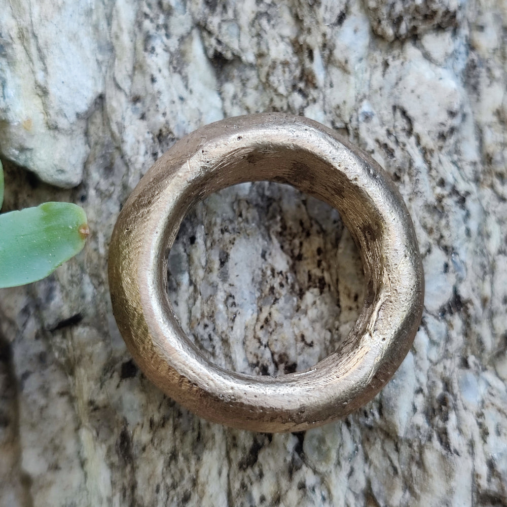 Anello artigianale in bronzo con pietra - KEOLARI