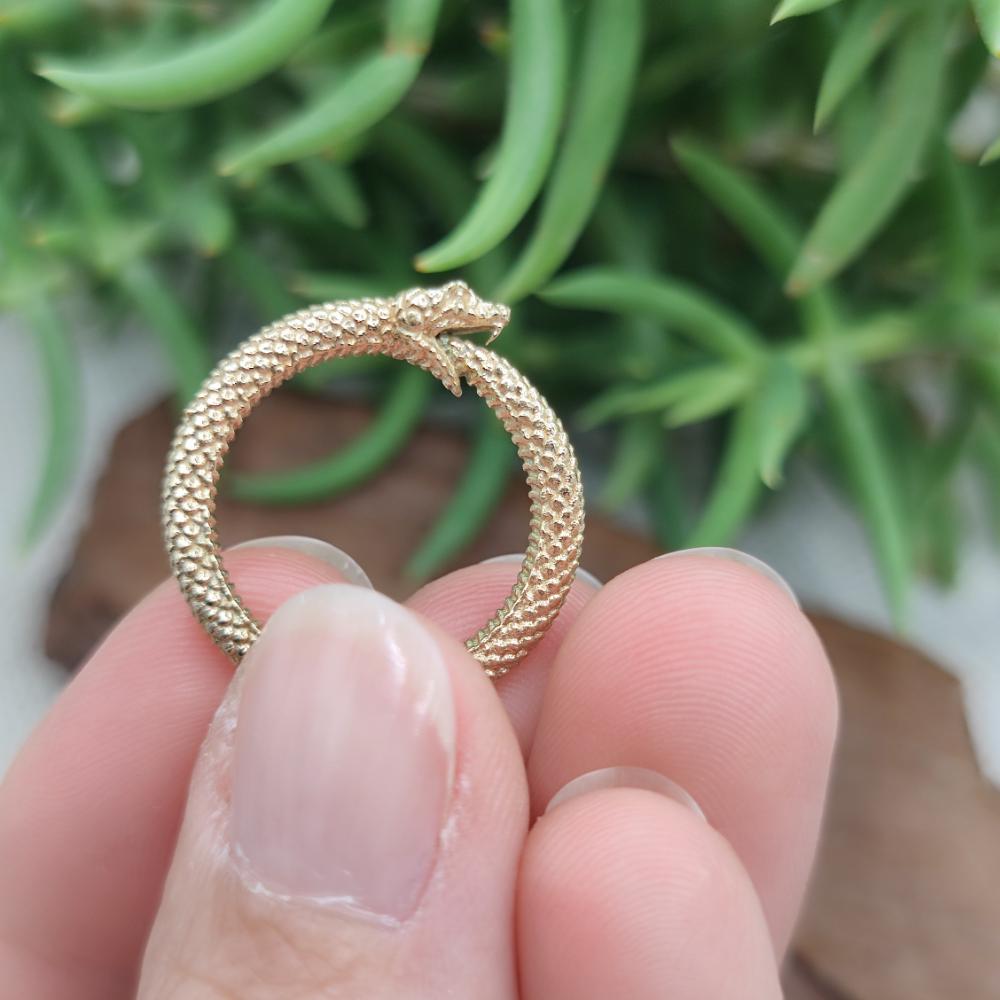 Anello in bronzo dorato serpente - UROBORO