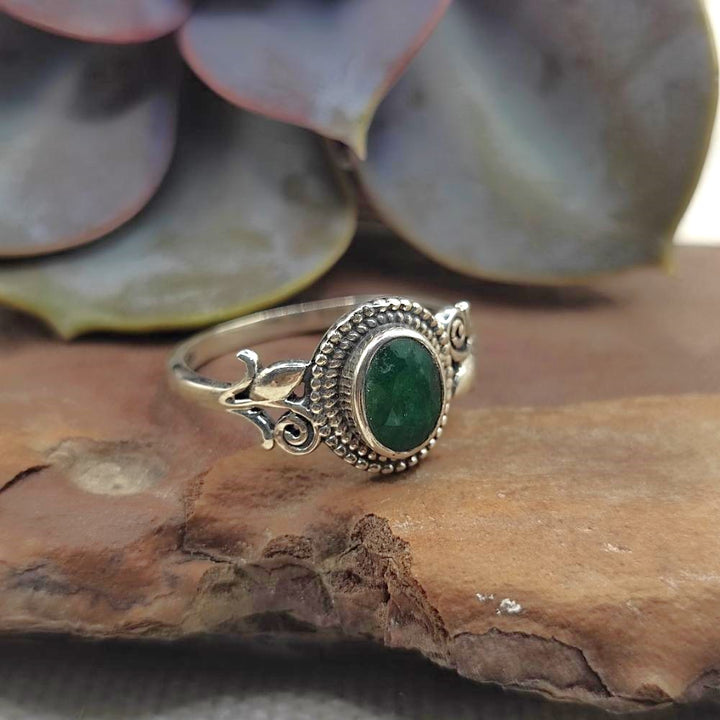 Anello etnico in argento 925 con pietra - ASIFABAD radice di smeraldo