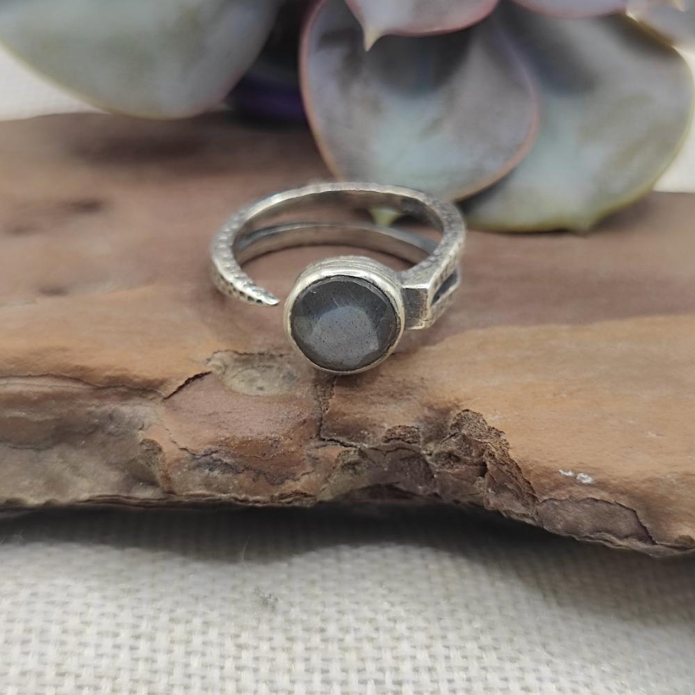 Anello etnico in argento 925 con pietra - BHAINSA