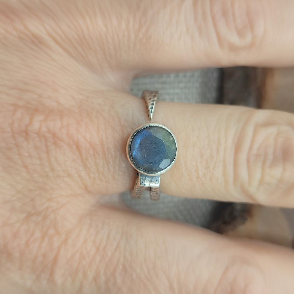 Anello etnico in argento 925 con pietra - BHAINSA