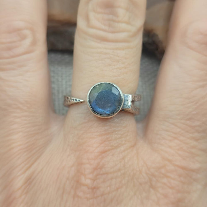 Anello etnico in argento 925 con pietra - BHAINSA