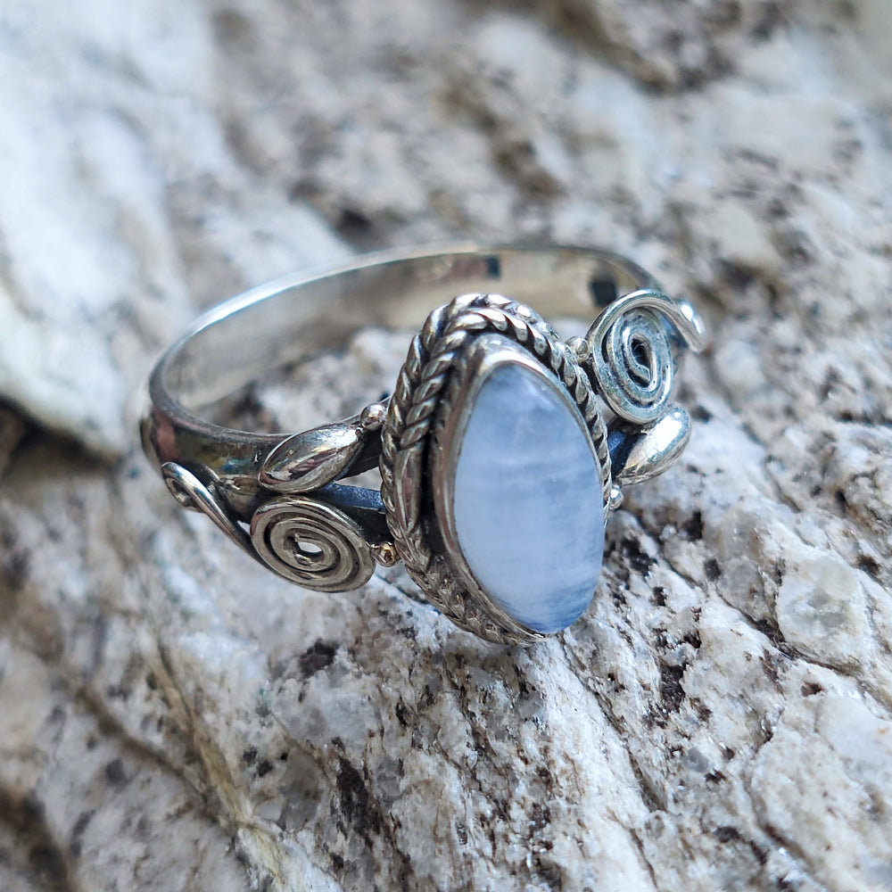 Anello etnico con pietra in argento 925 - MAHO