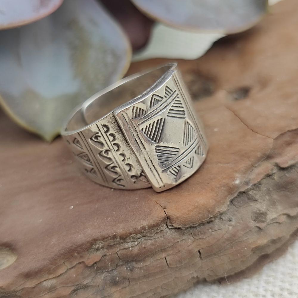 Anello etnico a fascia in argento 925 - MAMARLA