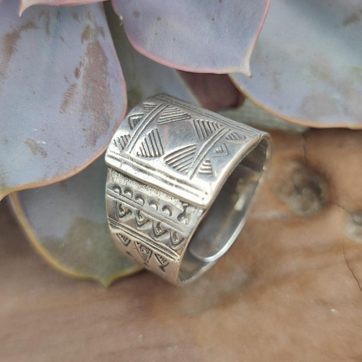 Anello etnico a fascia in argento 925 - MAMARLA