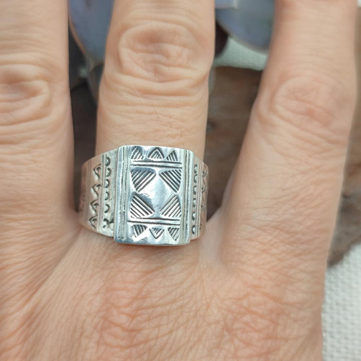 Anello etnico a fascia in argento 925 - MAMARLA