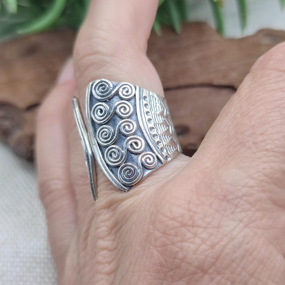 Anello artigianale a fascia in argento 925 - DHAMDHA