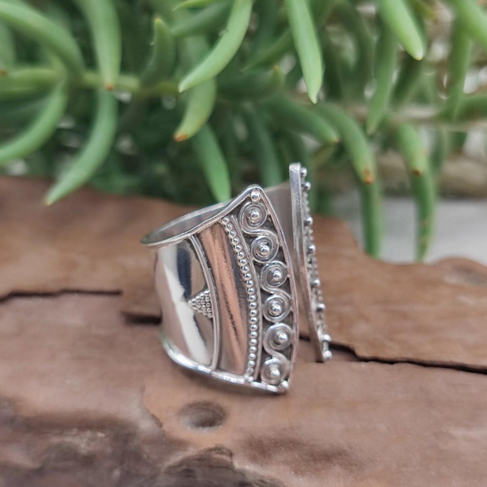 Anello artigianale a fascia in argento 925 - DHAMDHA