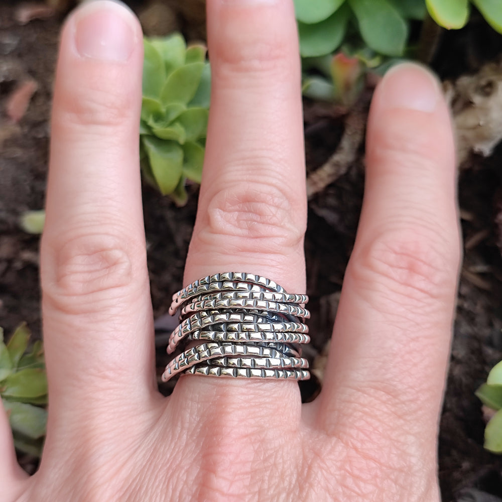 Anello a fascia alta in argento 925 - GUDHA