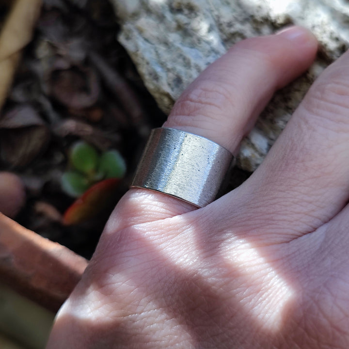 Anello a fascia in argento 925 - KORUD