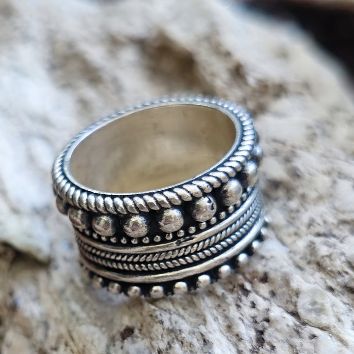 Anello etnico a fascia in argento 925 - VARAI