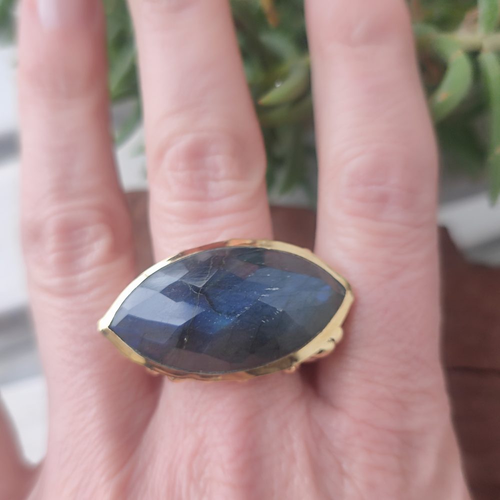 ANELLO artigianale in ottone con PIETRA - BINDU