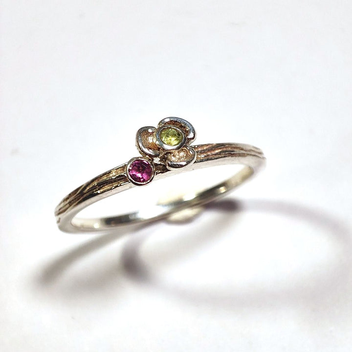 JARA ring in 925 silver in the shape of FLOWERS with stone