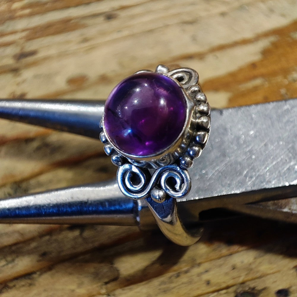 Ring with 925 silver stone with Amethyst