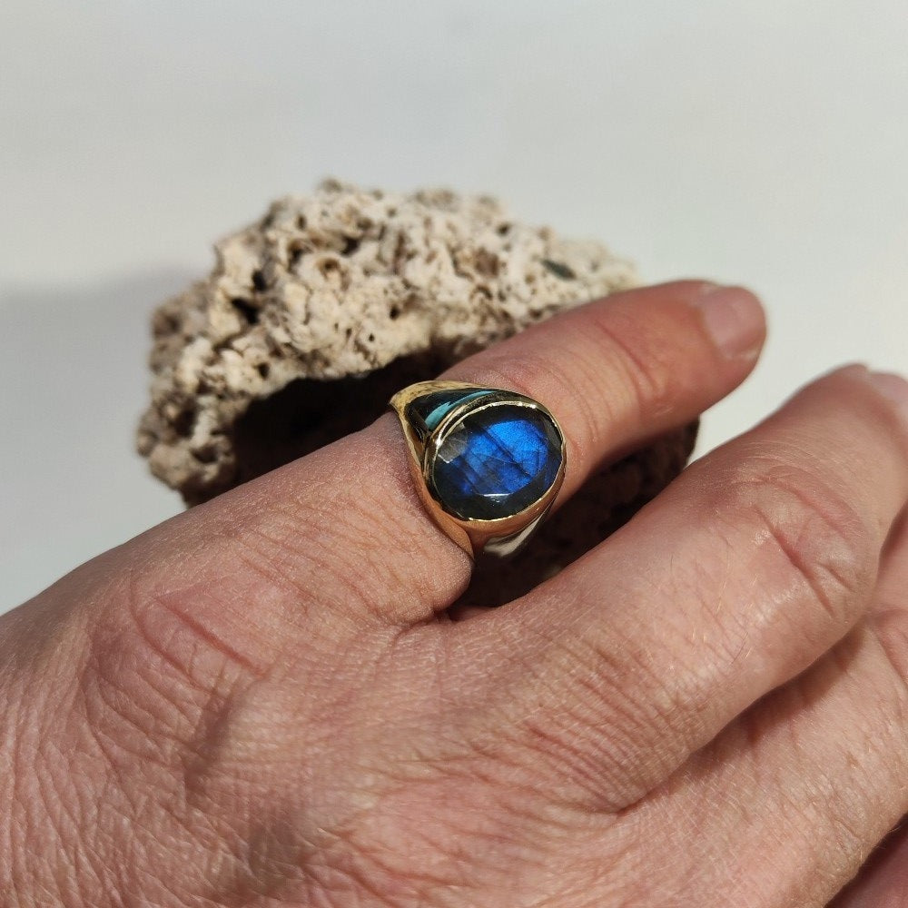 ANELLO MIGNOLO in ottone chevalier con LABRADORITE