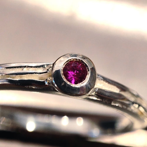 NAOMIKA handcrafted ring in 925 silver with stone