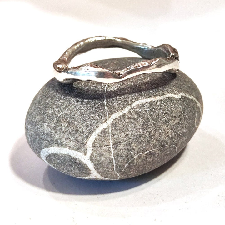 Der SOLOTE-Ring aus Silber für Damen oder Herren misst 38,5