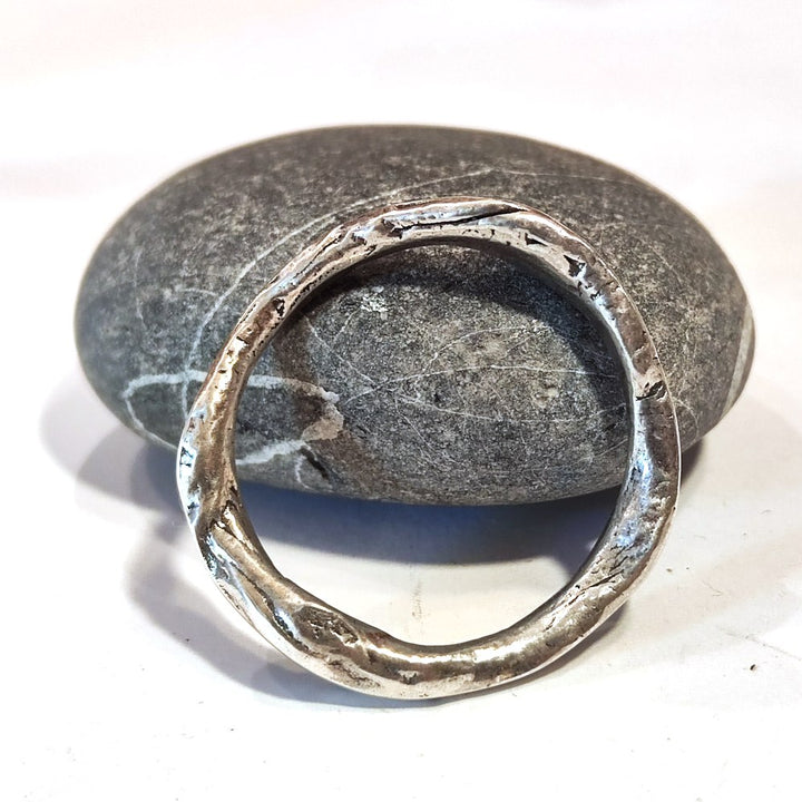 Der SOLOTE-Ring aus Silber für Damen oder Herren misst 38,5