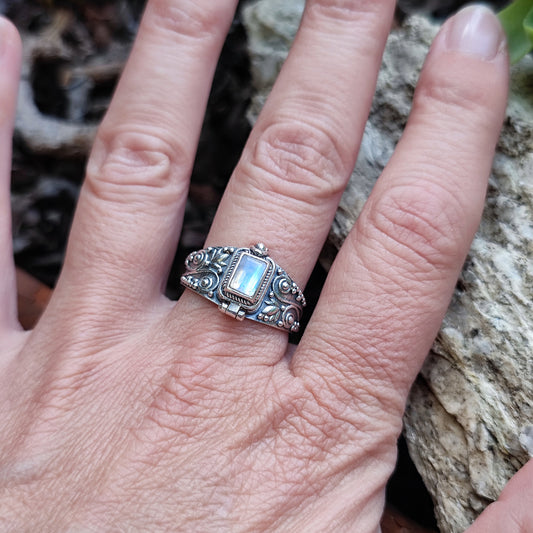 Anello veleno con pietra in argento 925 - AKAI