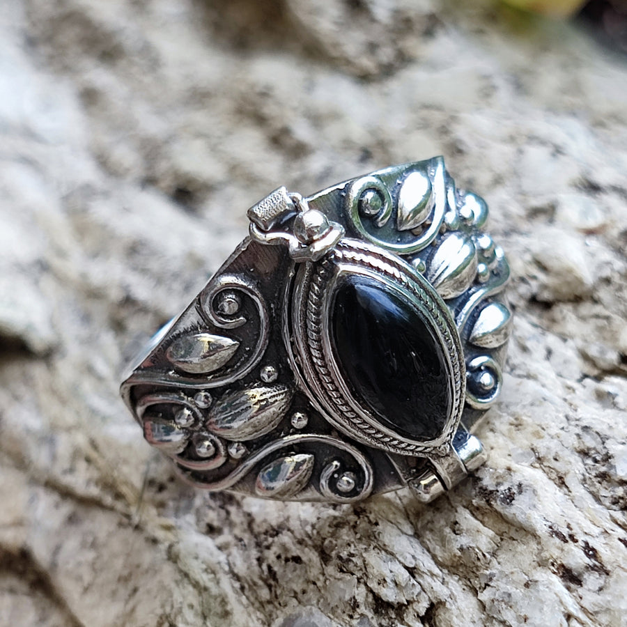 Anello veleno con pietra in argento 925 - KACHNAR