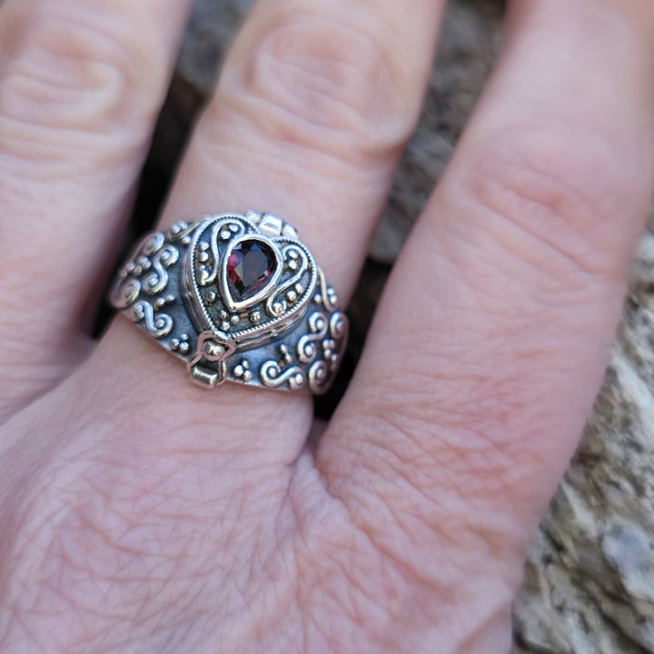 Anello veleno con pietra in argento 925 - OMALDUR