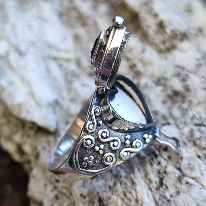 Anello veleno con pietra in argento 925 - OMALDUR