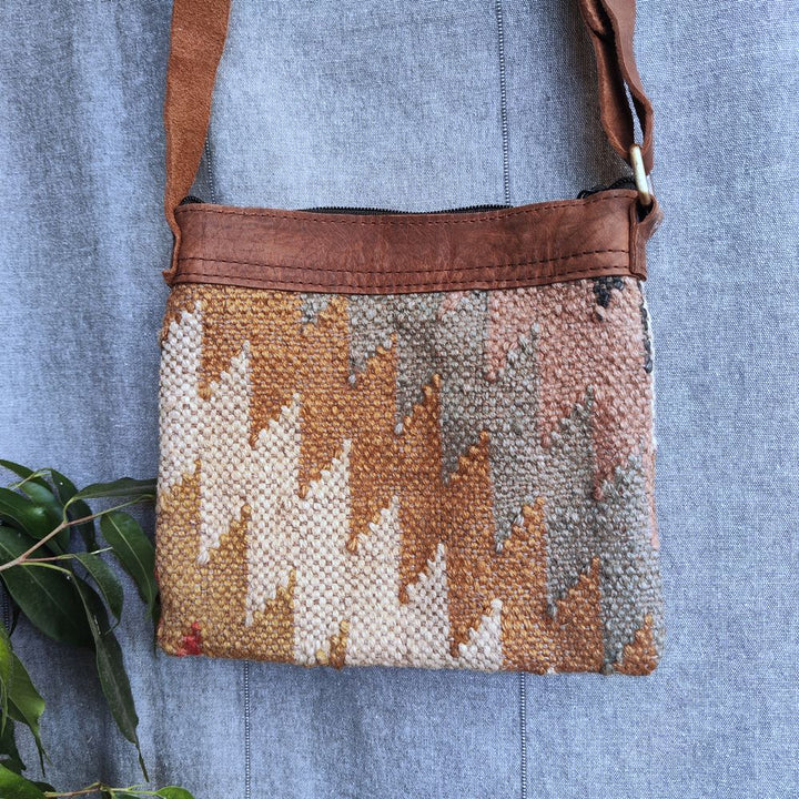 Borsa tracolla ROHAN artigianale realizzato con KILIM e Cuoio