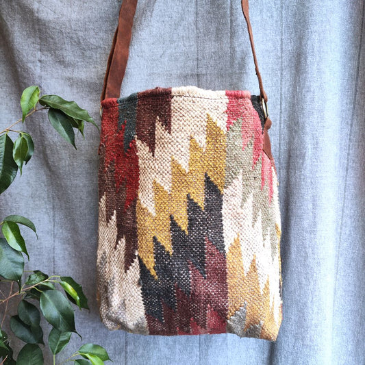 Borsa RISHIKESH artigianale realizzato con KILIM e Cuoio