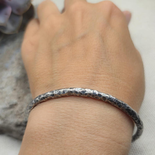 Bracciale etnico rigido aperto in argento 925 - ORVANI