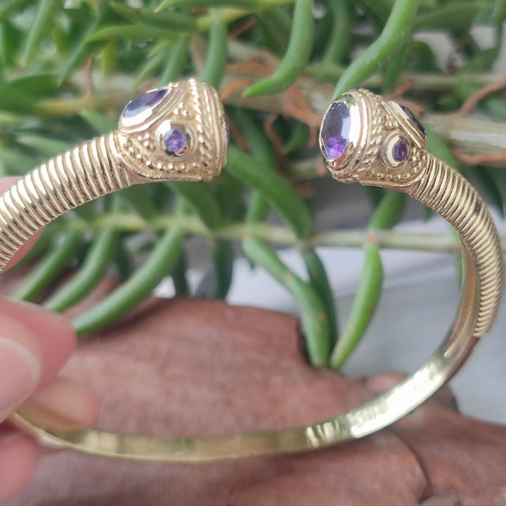 Bracciale rigido in ottone con pietre semipreziose - MOGHUL