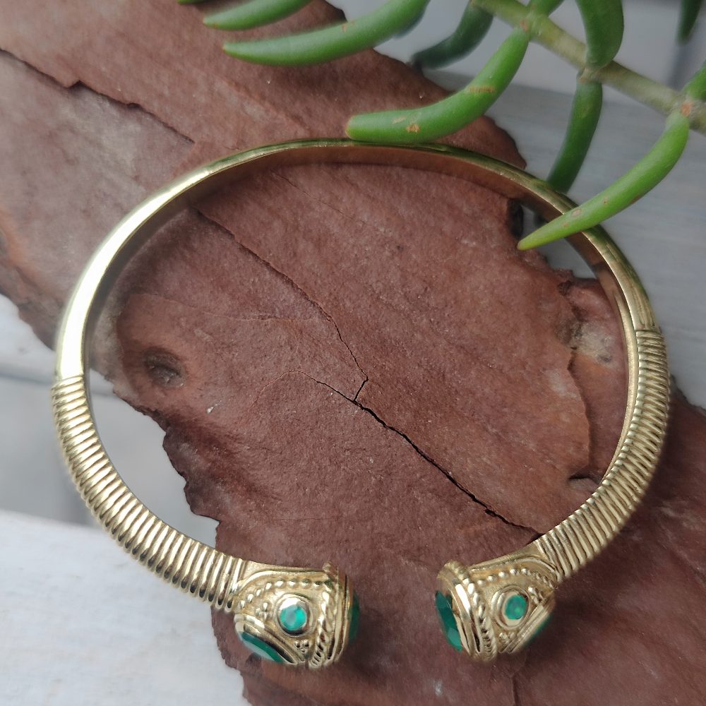 Bracciale rigido in ottone con pietre semipreziose - MOGHUL
