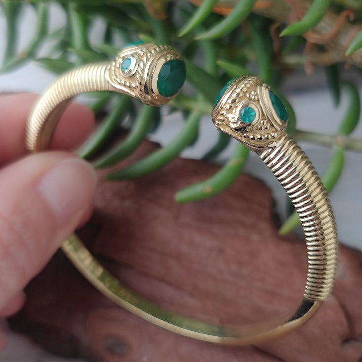 Bracciale rigido in ottone con pietre semipreziose - MOGHUL