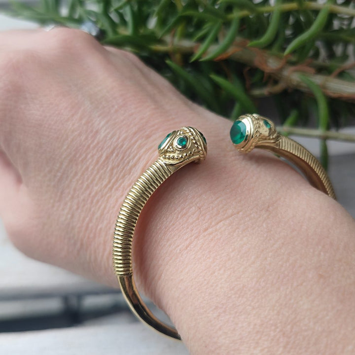 Bracciale rigido in ottone con pietre semipreziose - MOGHUL